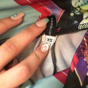 Onzie XS geometric crop legging